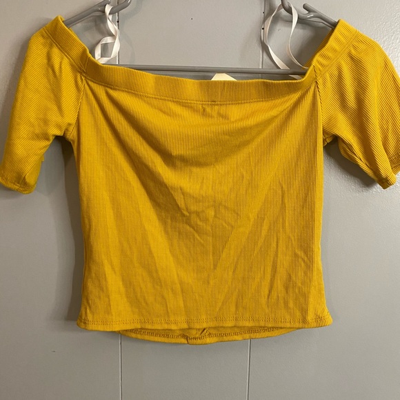 Never worn Yellow crop top - Picture 2 of 2